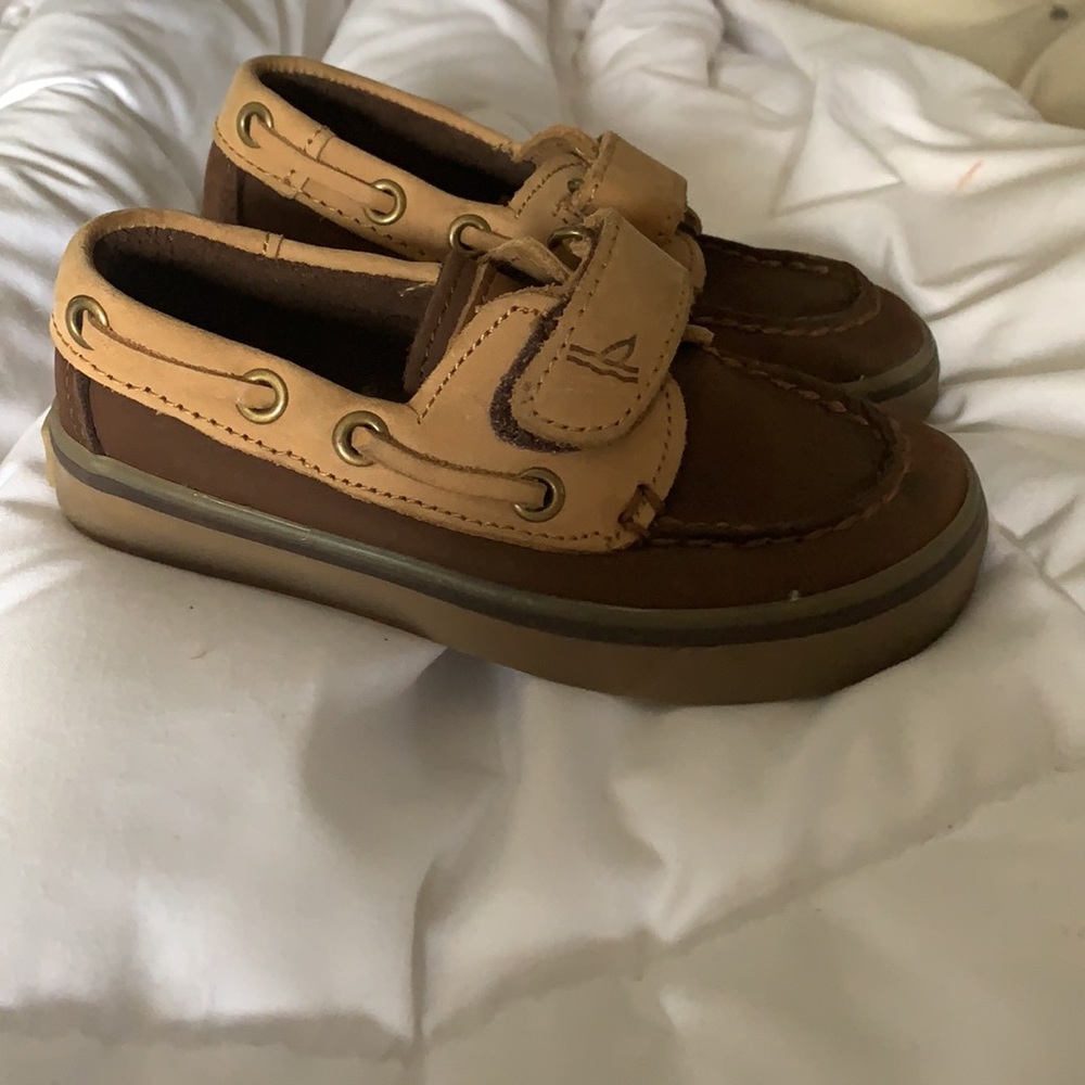 - NWOT SPERRY SHOES-